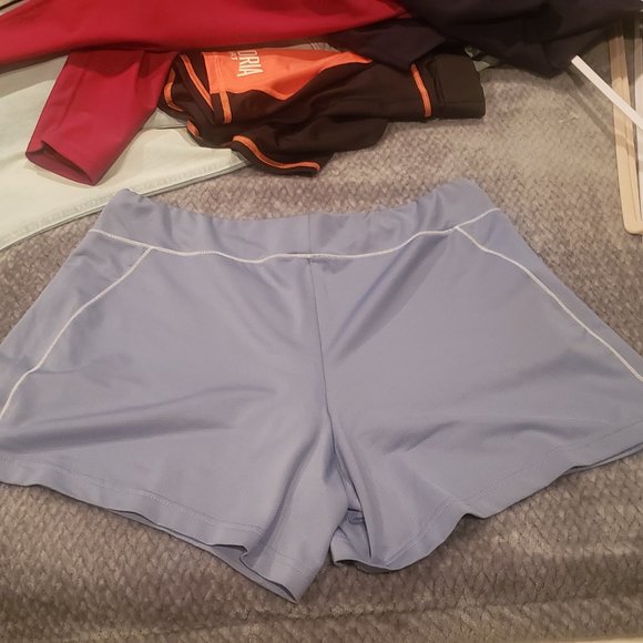 Reebok Workout Short with built-in spandex - Picture 2 of 5